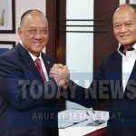 Ketua Umum PP KBI 2026 – 2030 Ngatino bersalam komando dengan Ketua Umum KONI Pusat Letjen TNI (Purn) Marciano Norman pada pelantikan PP KBI di Jakarta, Rabu (16/9/2026). (Foto: Istimewa)