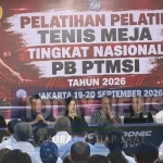 Ketua Umum PB PTMSI Peter Layardi Lay membukan Pelatihan Pelatih dan Wasit Tingkat Nasional yang pesertanya membludak dari seluruh Indonesia. (Foto: PB PTMSI)