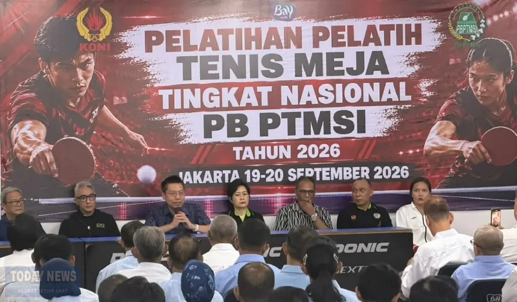 Ketua Umum PB PTMSI Peter Layardi Lay membukan Pelatihan Pelatih dan Wasit Tingkat Nasional yang pesertanya membludak dari seluruh Indonesia. (Foto: PB PTMSI)