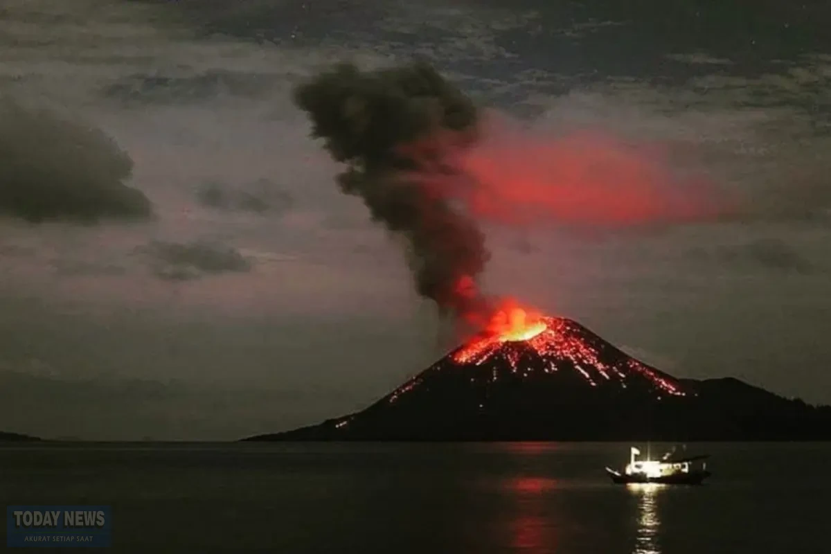 erupsi-anak-krakatau-di-tengah-laut-13-pemancing-bergegas-tinggalkan-lokasi-05092026-083405