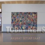 Lukisan Ugi Seorang Kreator Difabel Mejeng di Bandara Husein Sastranegara