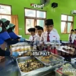 BGN Uji Coba MBG Prasmanan di 60 Dapur SPPG, Siswa Ikut Layani Teman