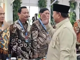 Mantan Kepala Staf Angkatan Laut (KSAL) Laksamana TNI (Purn.) Ade Supandi menghadiri taklimat Presiden Prabowo Subianto di Kompleks Istana Kepresidenan Jakarta, Rabu (7/10/2026). (Foto: Dok Pribadi)