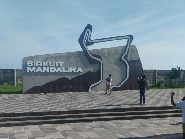 MotoGP Mandalika 2026, Seskab Teddy Ajak Masyarakat Dukung Pembalap Indonesia