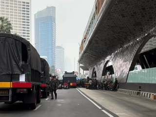 Aparat Keamanan Berjaga di Sekitar Bundaran HI