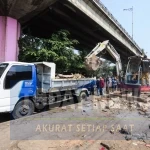 Puluhan Tahun Tertutup PKL, Trotoar dan Drainase di Kawasan Jalan Kiaracondong Mulai Dibenahi 